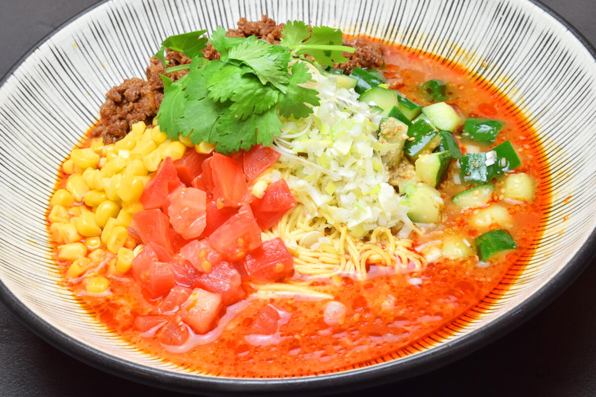 冷やしトマト担々麵たっぷり夏野菜添え
